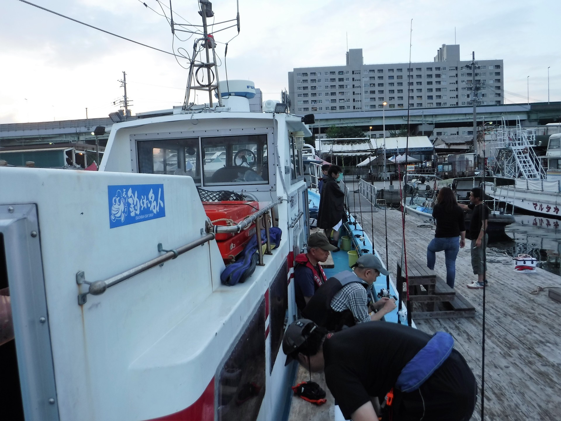 出島漁港の太丸さんでタコ釣り なんくるないさぁ 不良中年のススメ